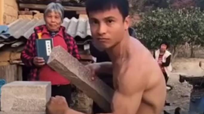 Martial Artist Demonstrates Amazing One-Inch Punch In Viral Video