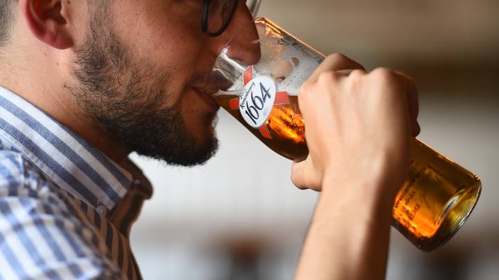 Study Suggests Moderate Drinkers Live Longer Than Tee-Totallers