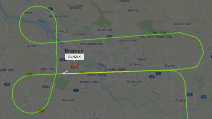 Pilot Draws Penis In Flight Path While Waiting To Land