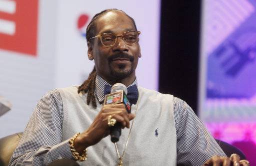 Snoop Dogg Shows He's A Top Lad By Giving Away Thanksgiving Turkeys