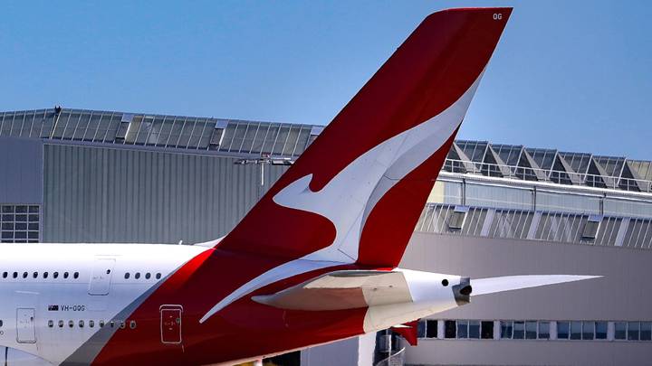 Australians Are Threatening To Boycott Qantas Over Mandatory Covid-19 Vaccination Rule
