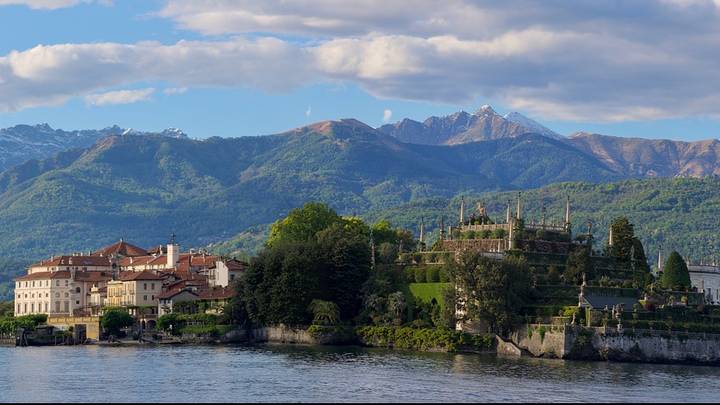 Secluded Mountain Village Near Lake Como Selling House For 82p