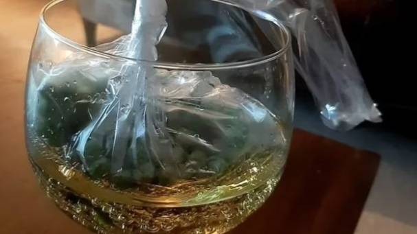 Woman Has Unusual Method Of Cooling Down Gin And Tonic