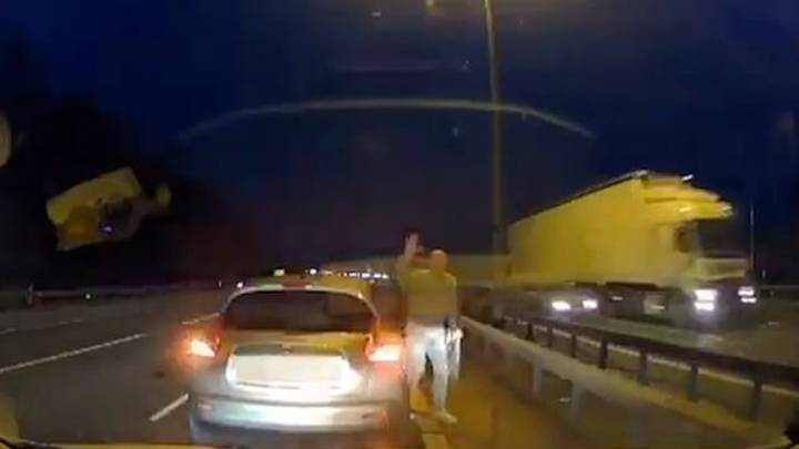 Man Stops On Motorway To Wee Causing Drivers To Slam Brakes On
