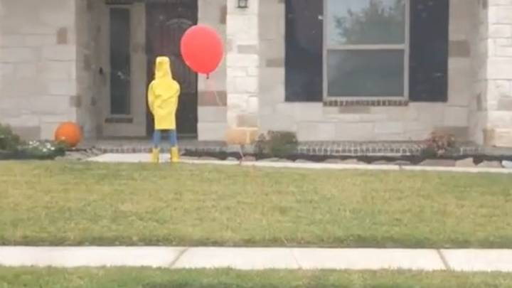Neighbour Scares People S***less By Creating Horrifying Halloween Display