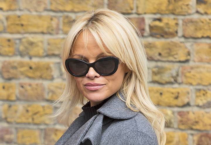 Pamela Anderson Turns Head After Having Make-Under