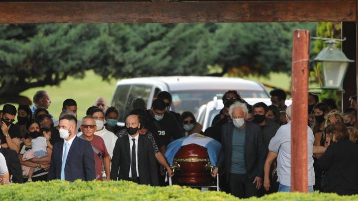 Funeral Worker Who Took Selfie With Diego Maradona's Corpse Begs For Forgiveness As Lawyer Declares Legal Action