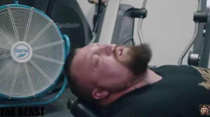 Eddie Hall Passes Out Whilst Leg Pressing 1 000 Kg