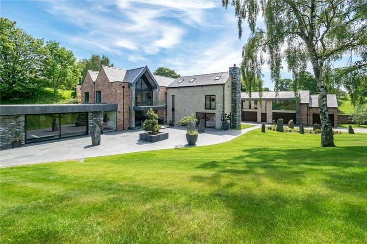 Cristiano Ronaldo Swaps £6 Million Mansion Just Weeks After Moving In