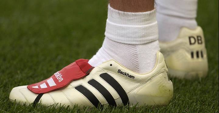 Football boots with tongue on sale
