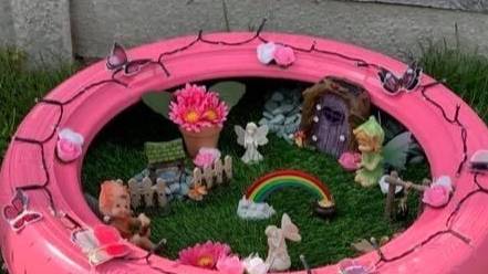 People Are Transforming Old Tyres Into Fairy Gardens