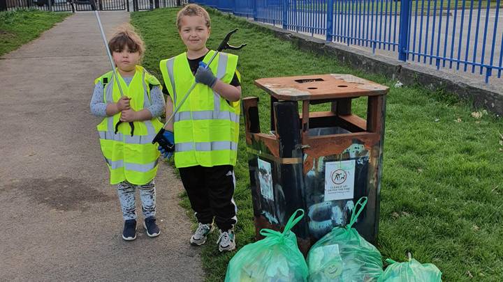 Mum Makes Kids Do 'Community Service' Litter Picking To Discipline Them