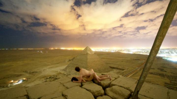 Egypt Investigating Man And Woman Photographed Having Sex On Great Pyramid