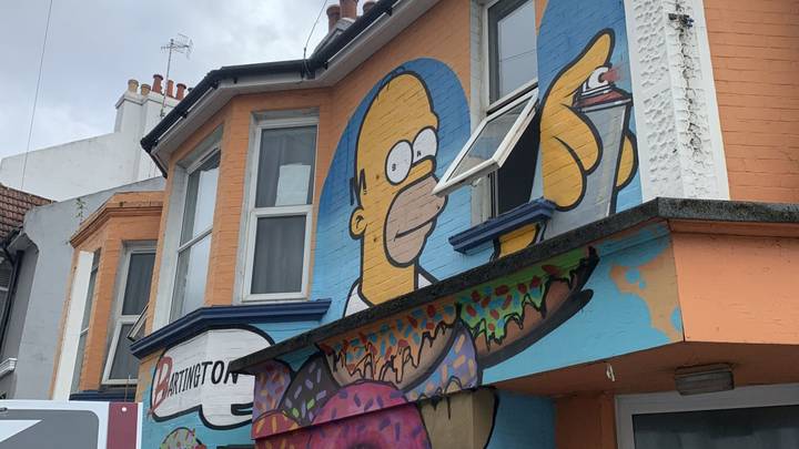 Man Didn’t Know His New Home Had A Huge Homer Simpson Mural Before Moving In