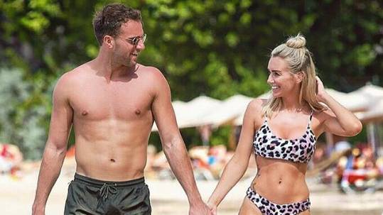 Love Island's Laura Anderson And Max Morley Said To Be 'On The Rocks'