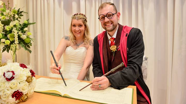 'Harry Potter' Superfans Tie The Knot In Hogwarts-Themed Wedding