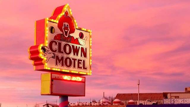 You Can Now Stay In This Creepy Clown Motel - And It’s Straight Out Of A Horror Movie