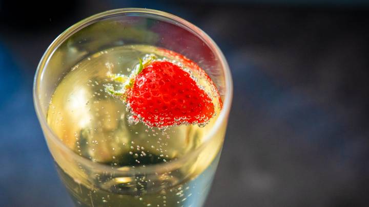 You Can Now Get A Bottomless Prosecco Glass And We Need It Immediately 
