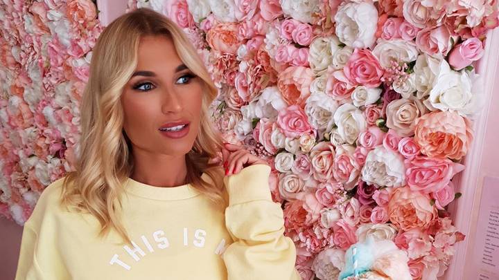 Billie Faiers Accidentally Uploads Both Edited And Unedited Selfie To Instagram