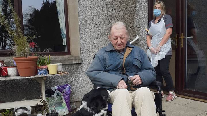 Woman Takes Her Dog To Care Home So Elderly Former Owner Can Spend An Hour With Him