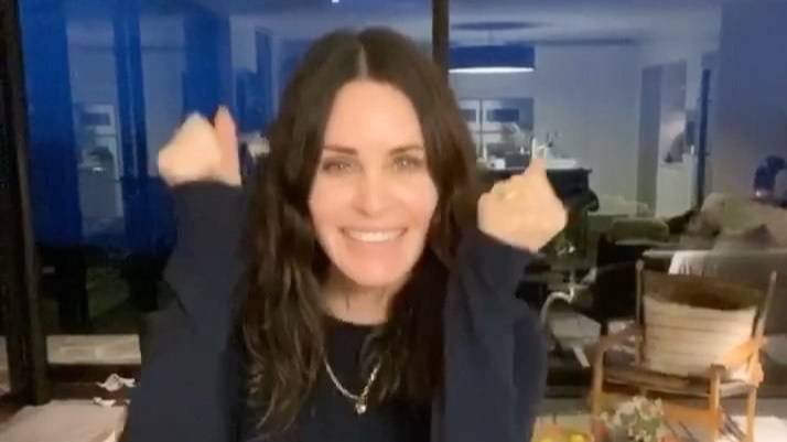 Matthew Perry's Response To Courteney Cox's Dancing Is Giving Us Life