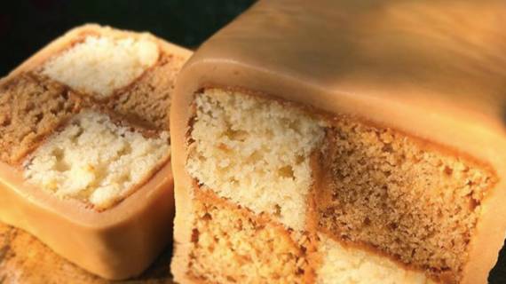 People Are Going Mad For This Biscoff Battenberg Recipe