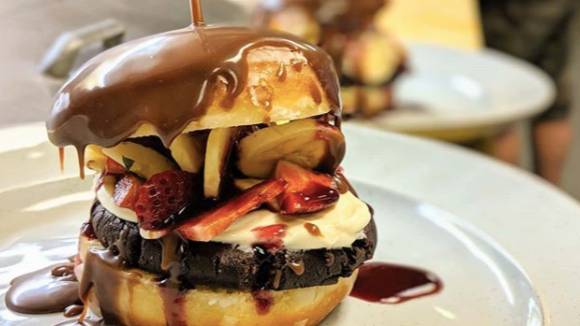 Everyone's Making Dessert Burgers And They Look Mouthwatering