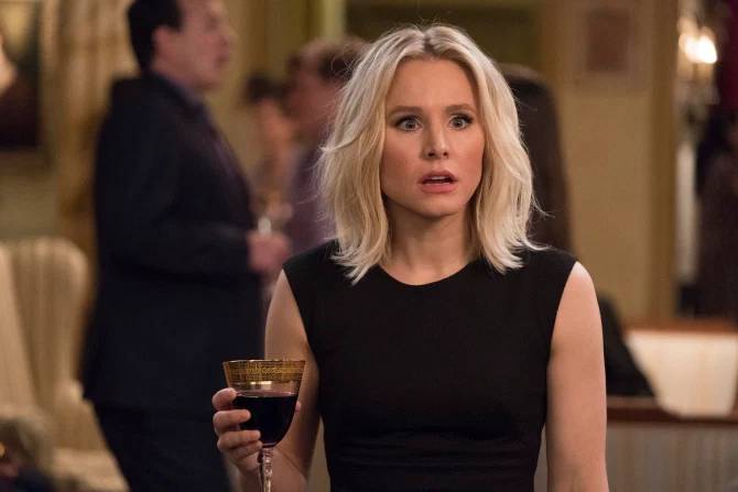 Kristen Bell's New Netflix Dark Comedy The Woman In The House Is Giving Us Dead To Me Vibes