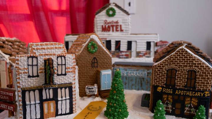 Someone Made The Entire Schitt's Creek Town Out Of Gingerbread