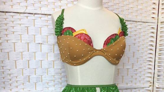 ​This Cheeseburger Lingerie Set Really Shows Off How Much Of A Snack You Are