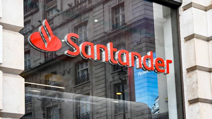 Santander Accidentally Pays Out £130 Million On Christmas Day