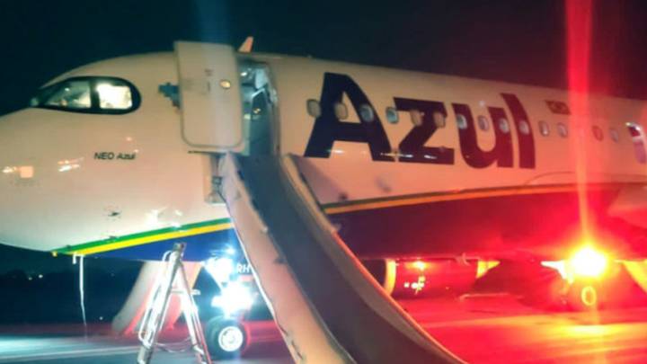 Panic-Stricken Passengers Flee Plane Amid Fears It May 'Blow Up'
