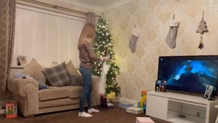 Mum Reveals Why She Takes Tree Down By 11pm On Christmas Day