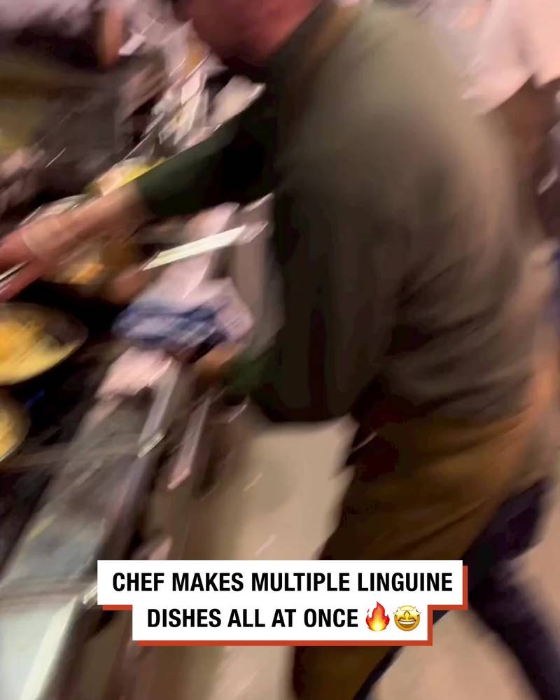 Chef makes multiple linguine dishes all at once 👨‍🍳🔥