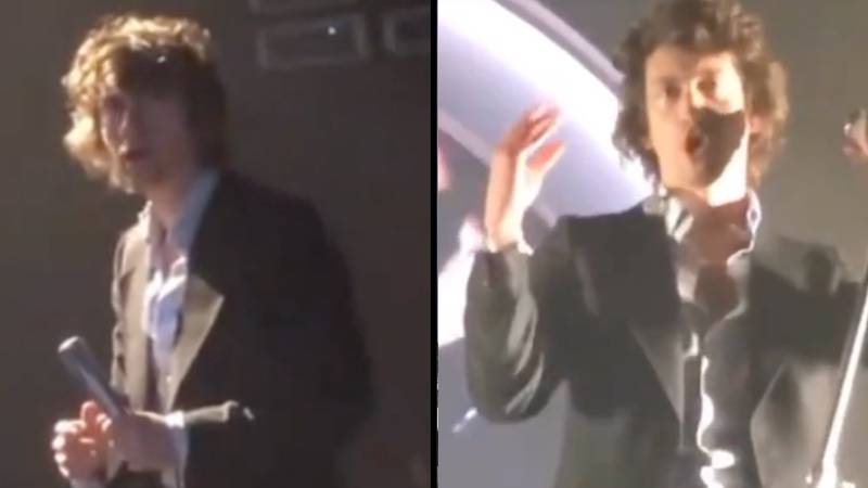 Alex Turner gets increasingly annoyed at talking crowd and stops gig to call for silence