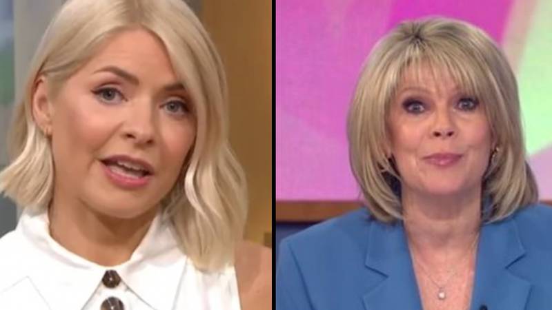 Viewers cringe over 'awkward' live TV handover between Holly Willoughby and Ruth Langsford