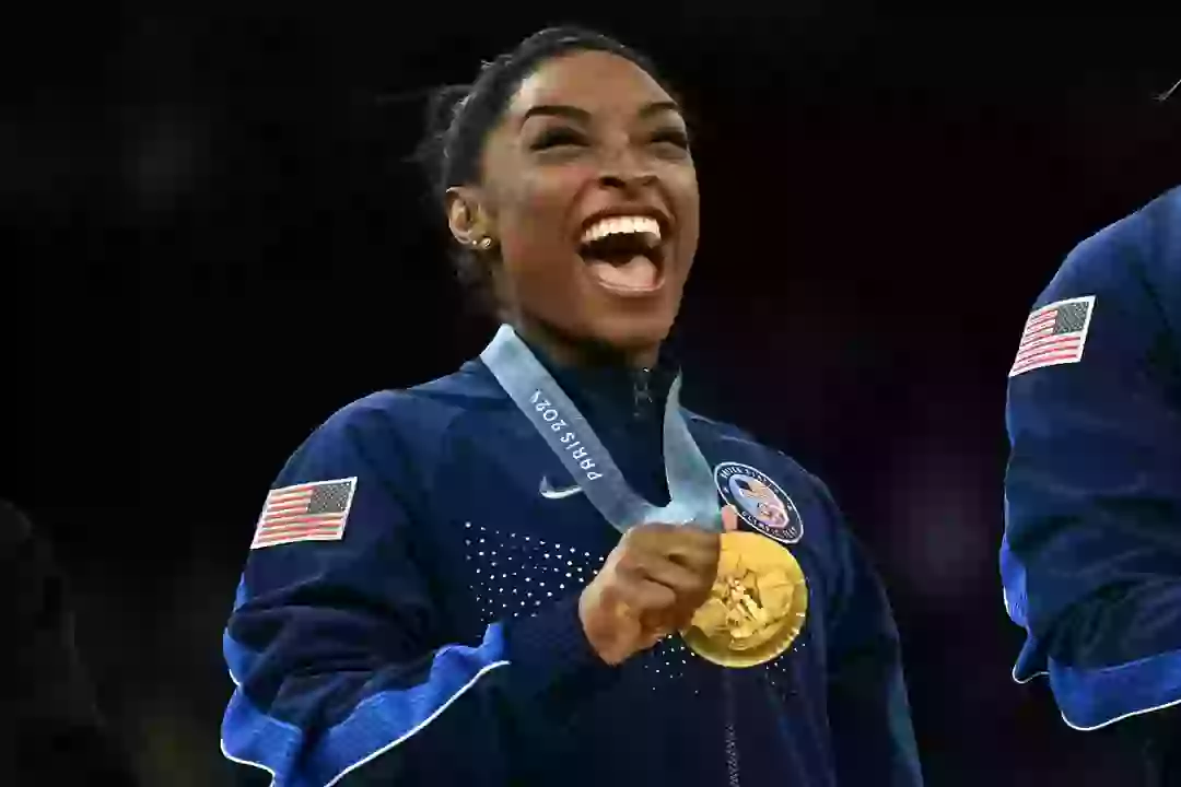 Simone Biles’ viral photo with Shaquille O'Neal resurfaces after Simone Biles’ viral photo with Shaquille O'Neal resurfaces after