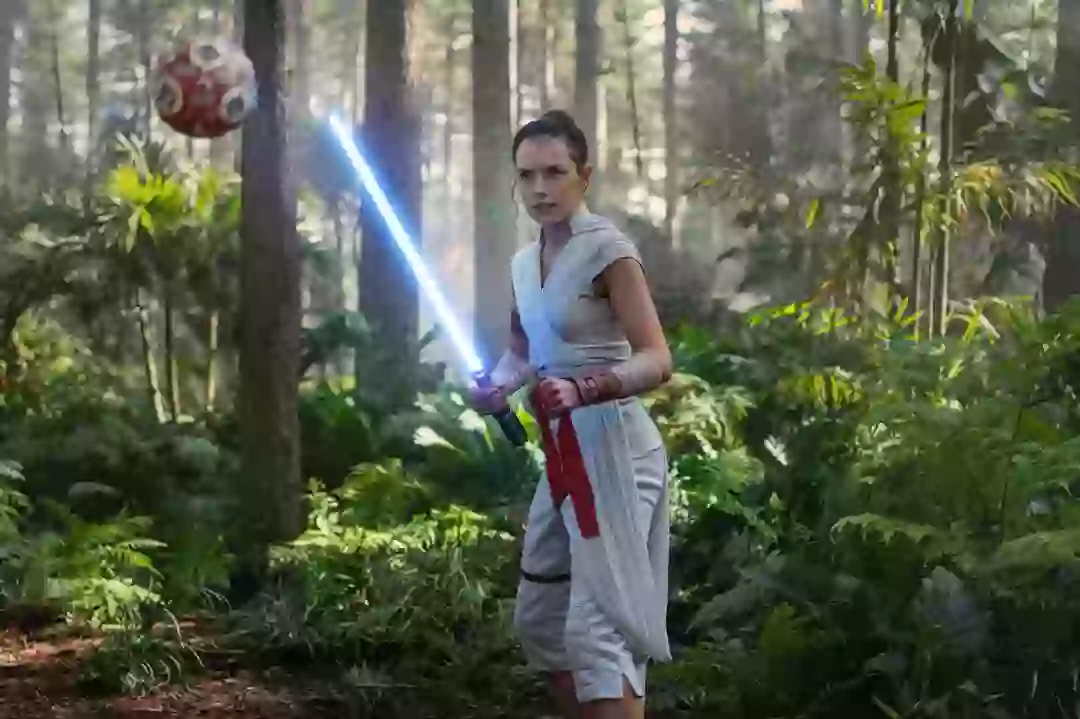 Daisy Ridley to return as Rey in new Star Wars film - Film & TV - UNILAD
