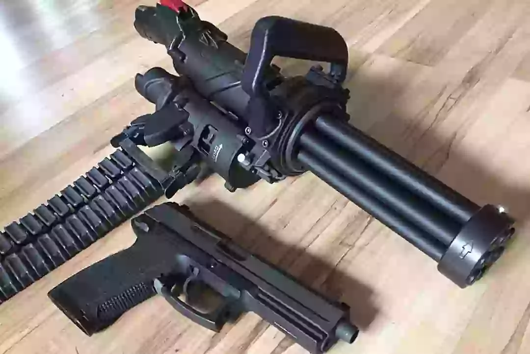 Note Gun Machine Deadliest Hand-Held Machine Gun On The Planet Fires 1,300 Bullets In 10 ...