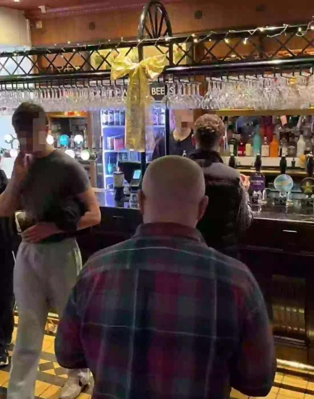 Man immediately leaves pub after being 'told off for way he queued at ...