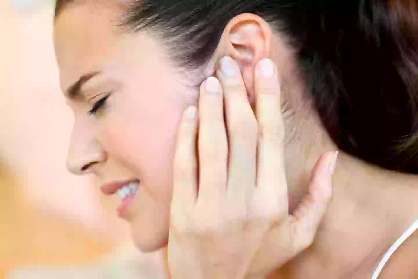Random Ear Ringing Doctor explains the reason you sometimes get random ringing in one ear