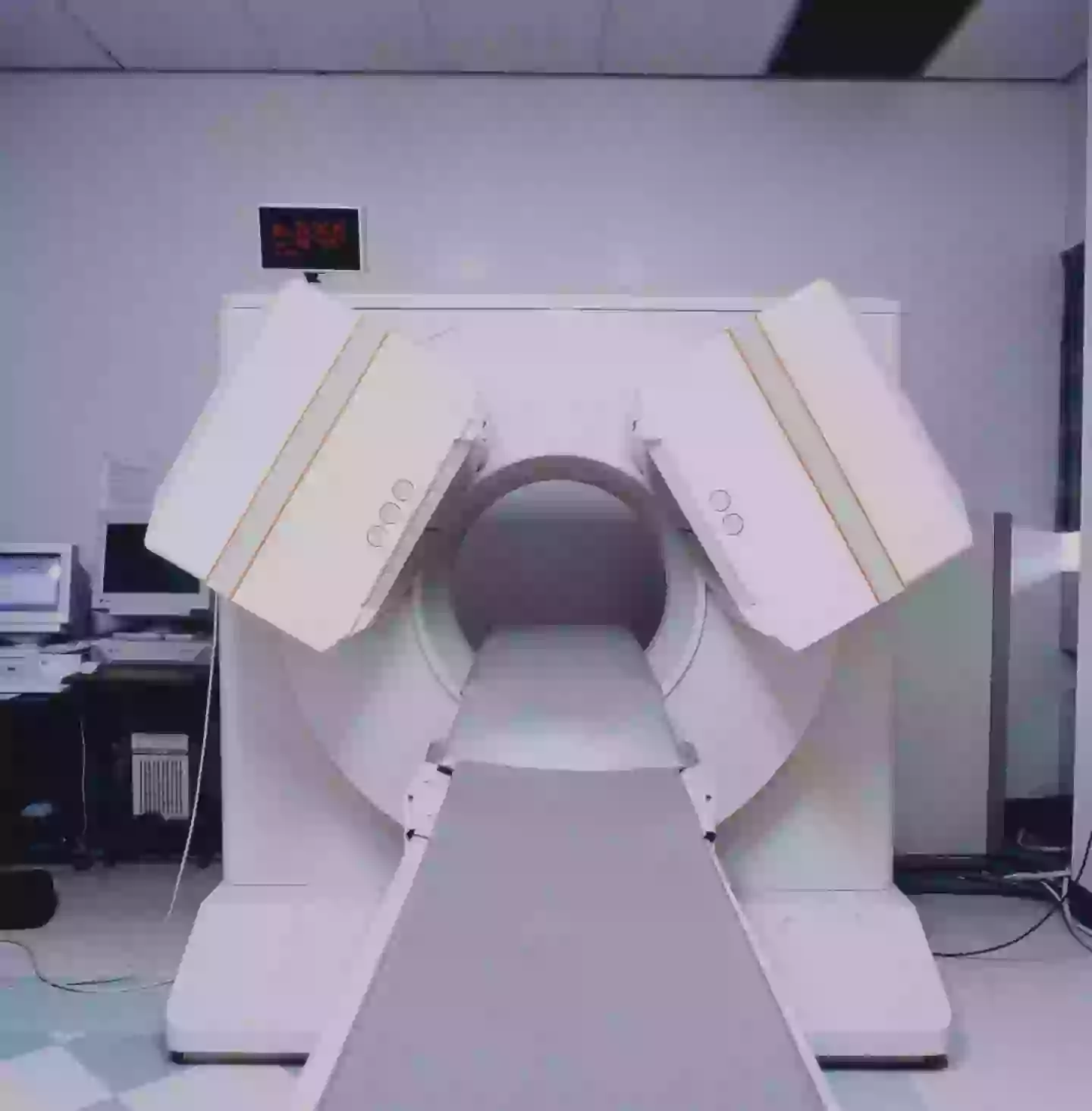Man dies after taking a loaded gun into an MRI scan
