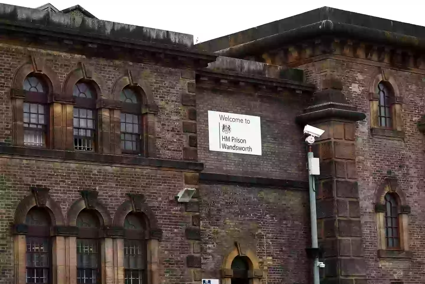 HMP Wandsworth prison officer who was allegedly filmed having sex with ...