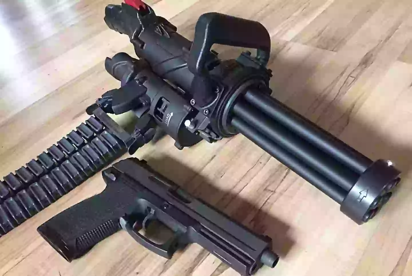 Deadliest Hand-Held Machine Gun On The Planet Fires 1,300 Bullets In 10 ...