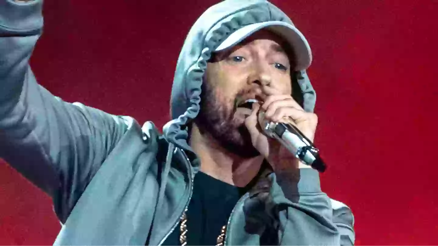 Fans are convinced of strange hidden meaning behind the 182 in Blink ...