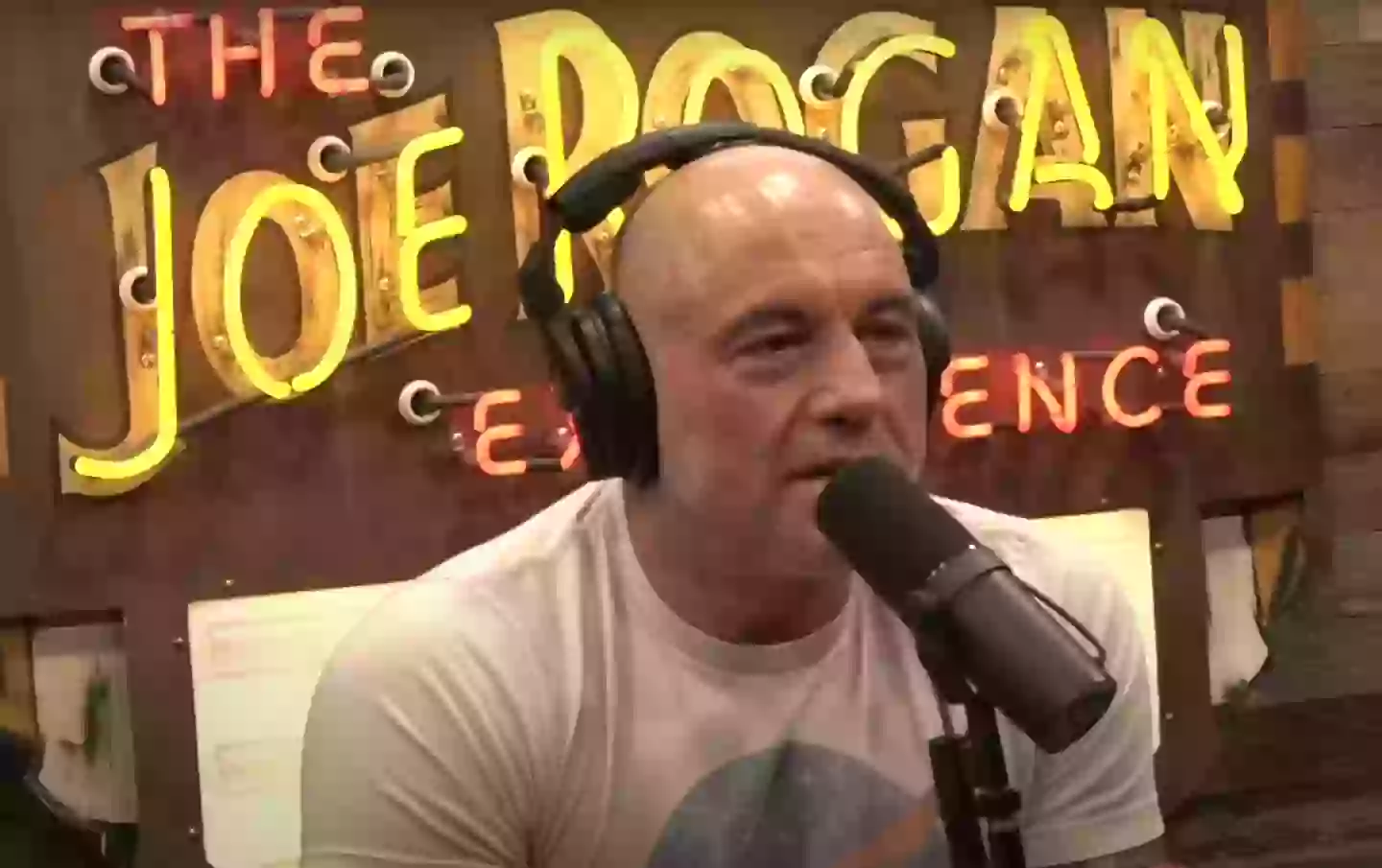 Hollywood star reveals 'mysterious' contract Joe Rogan makes all ...