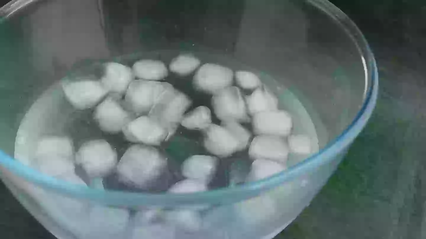 Experts explain health reality of dunking your face in ice water after ...