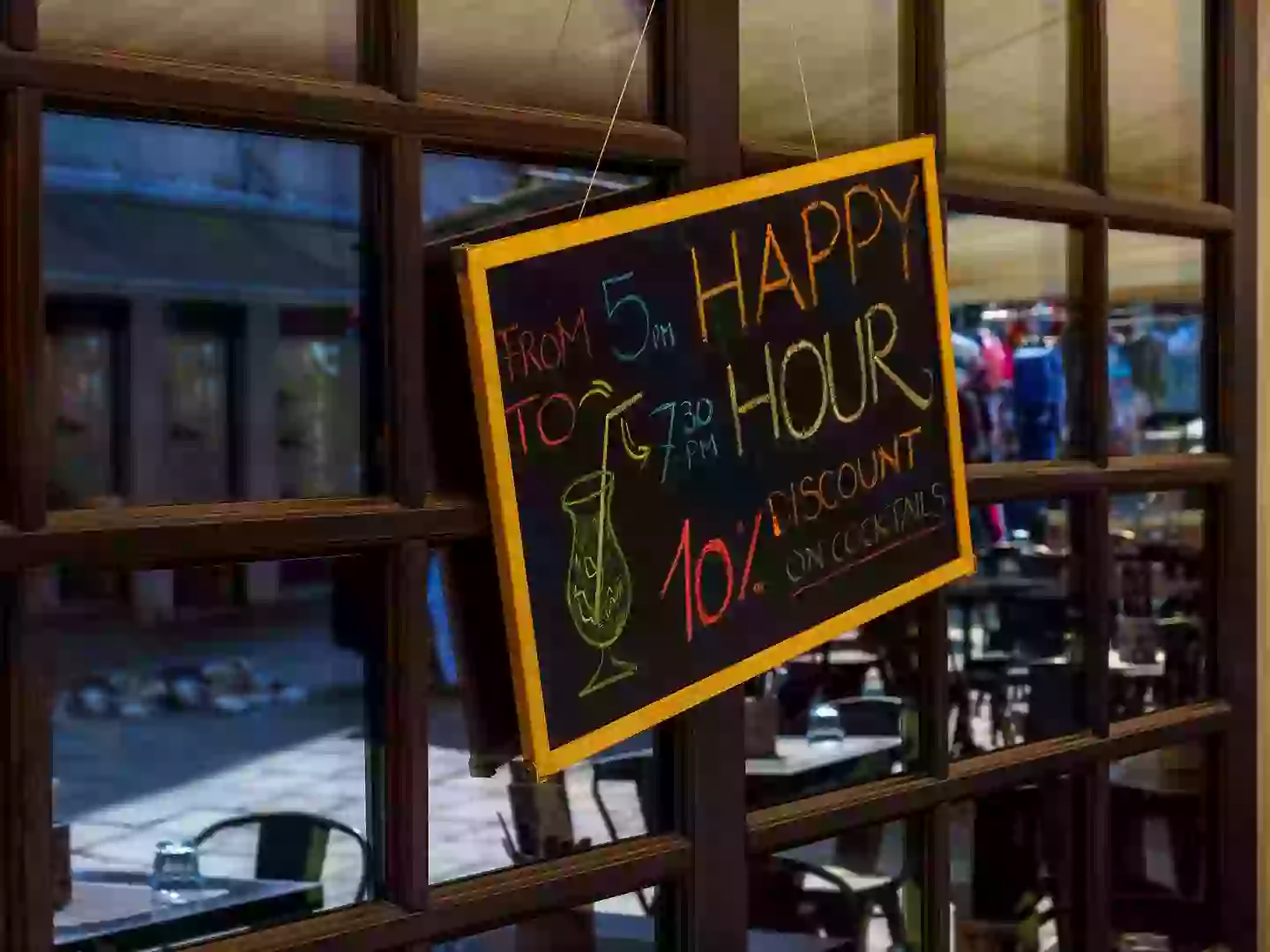 Apparently, us Gen Z 'don't know what happy hour' is (claudio.arnese/Getty Images)