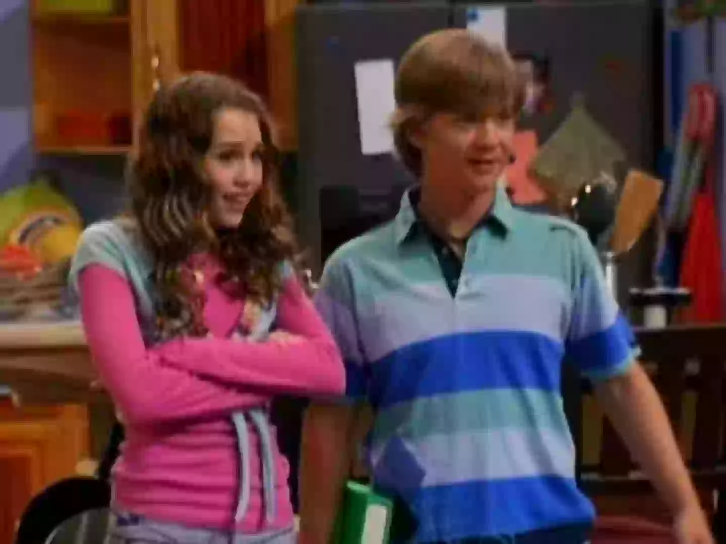 Miley and Jason are 15 years apart (Disney)