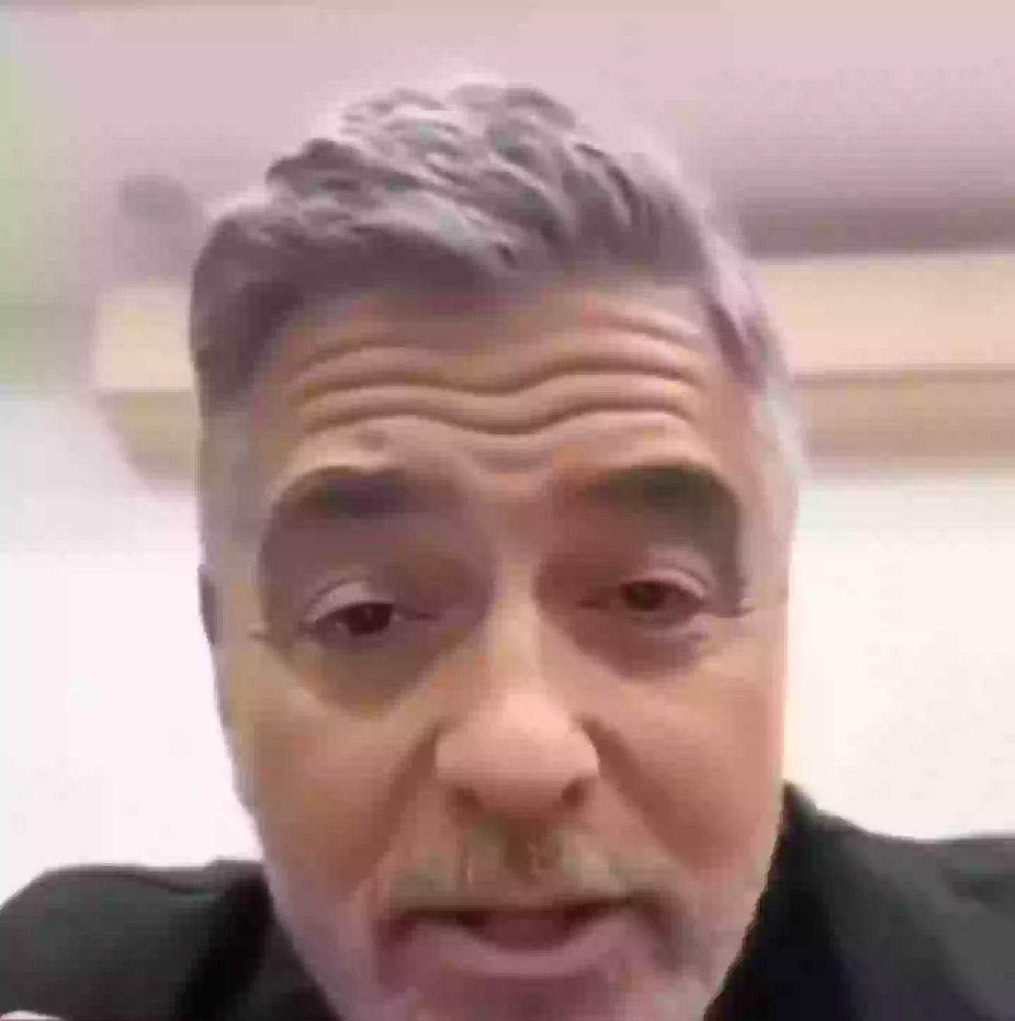 They sent her AI-generated videos of the star and asked for money to help him divorce his wife (América Televisión)